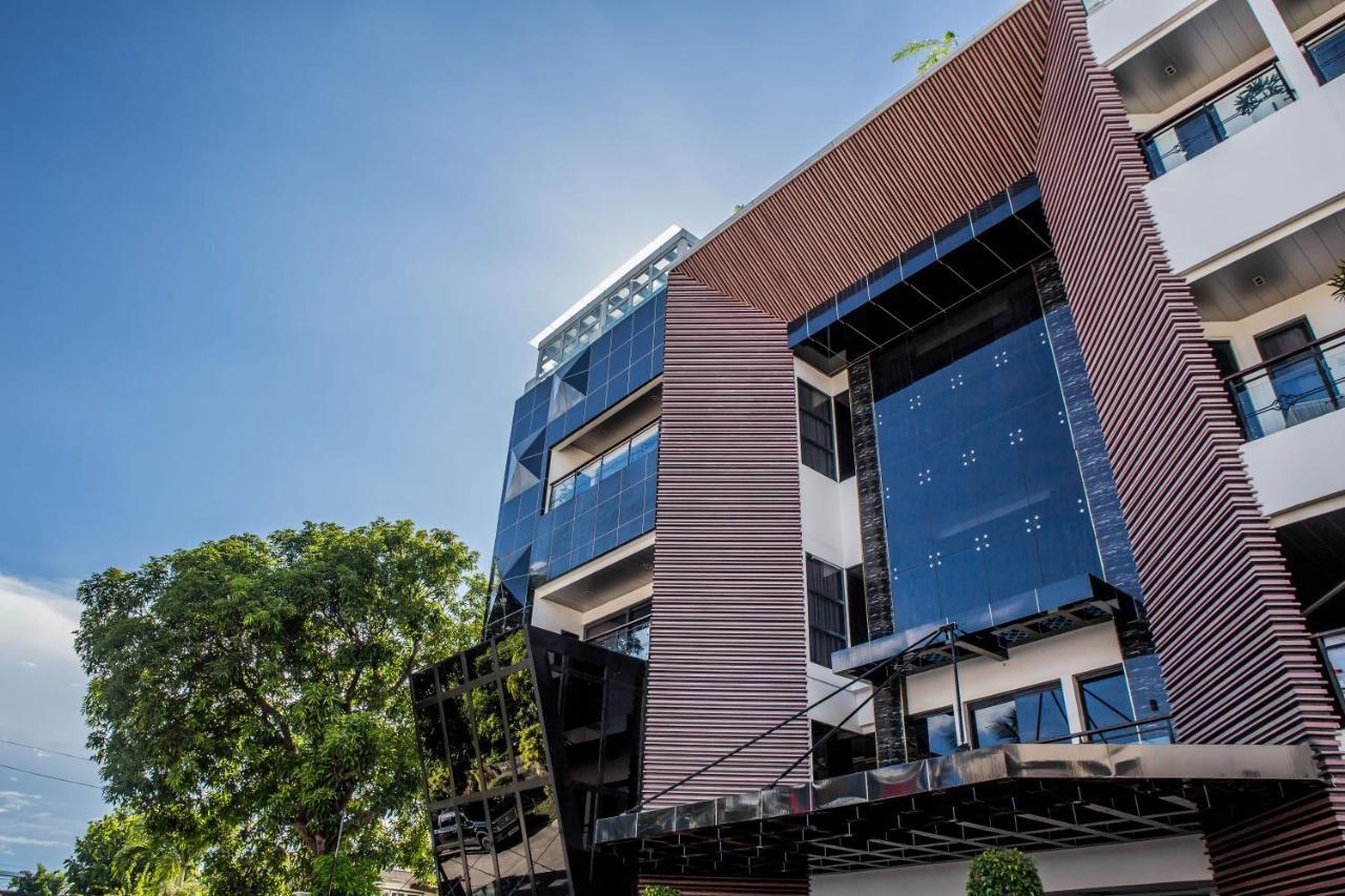 Stonehill Suites Bacolod Zewnętrze zdjęcie